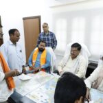 सहयोग केंद्र में खाद्य मंत्री बघेल ने कार्यकर्ताओं से किया संवाद