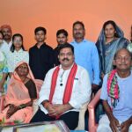 तीन बहनों ने एक साथ पास की नीट परीक्षा, उप मुख्य मंत्री ने घर पहुंचकर दी बधाई