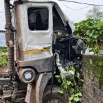 मुड़पार में तड़के मौत बनकर दौड़ा ट्रक! ट्रैक्टर से भिड़कर दुकान तोड़ते हुए घर में घुसा, सो रहे 4 लोग चपेट में
