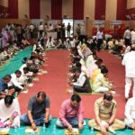 नेवता भोज में दिखी सामाजिक समरसता की मिसाल, एक साथ बैठे बैगा पुजारी, जनप्रतिनिधि और अधिकारी